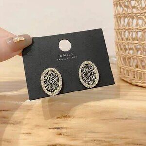 Gold transparent rose earrings